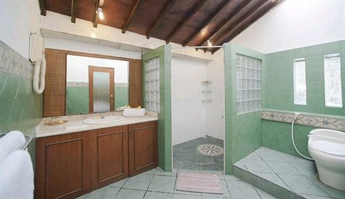 クンプル クンプル ヴィラ I ダブル シックス スミニャック エクステリア 写真
