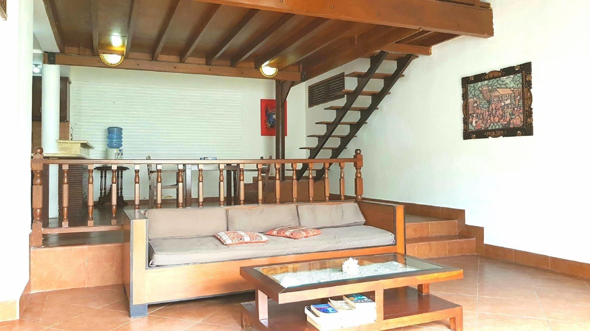 クンプル クンプル ヴィラ I ダブル シックス スミニャック エクステリア 写真